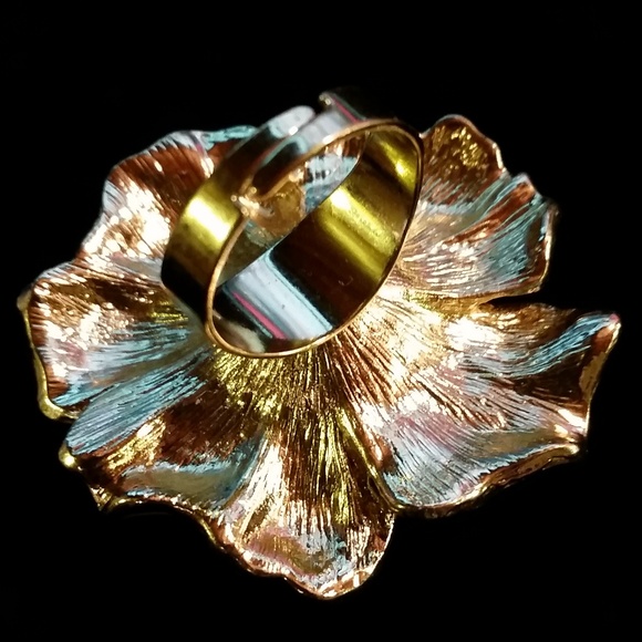 Blooming Cream Enamel & Rhinestone Flower Adj Ring - Picture 7 of 8